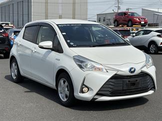 2017 Toyota Vitz - Thumbnail