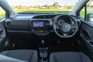 2017 Toyota Vitz - Thumbnail