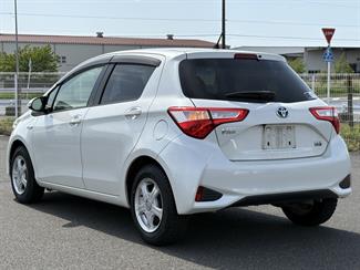 2017 Toyota Vitz - Thumbnail