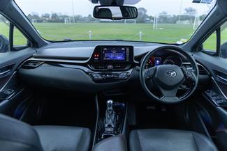 2017 Toyota C-HR - Thumbnail