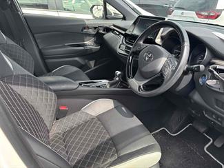 2018 Toyota C-HR - Thumbnail