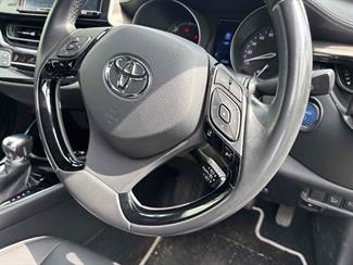 2018 Toyota C-HR - Thumbnail