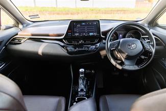 2017 Toyota C-HR - Thumbnail