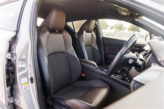 2017 Toyota C-HR - Thumbnail