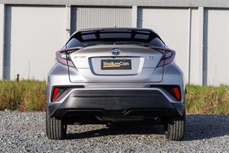 2017 Toyota C-HR - Thumbnail