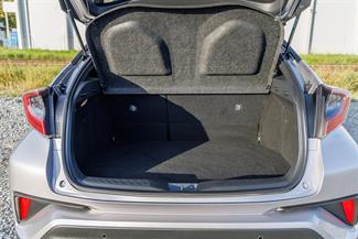 2017 Toyota C-HR - Thumbnail