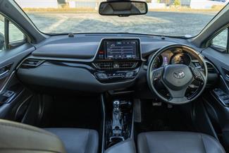 2017 Toyota C-HR - Thumbnail