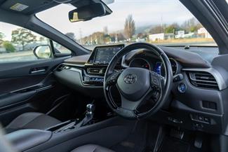 2017 Toyota C-HR - Thumbnail