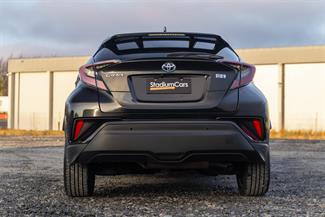 2017 Toyota C-HR - Thumbnail