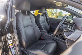 2017 Toyota C-HR - Thumbnail