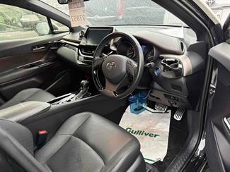2017 Toyota C-HR - Thumbnail