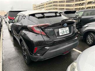 2017 Toyota C-HR - Thumbnail