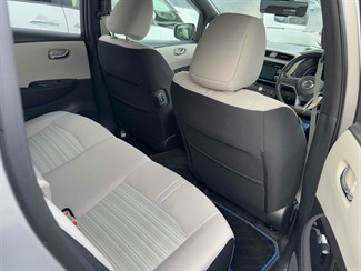 2018 Nissan LEAF - Thumbnail
