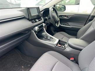 2019 Toyota RAV4 - Thumbnail