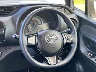 2018 Toyota Vitz - Thumbnail
