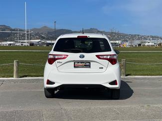 2018 Toyota Vitz - Thumbnail
