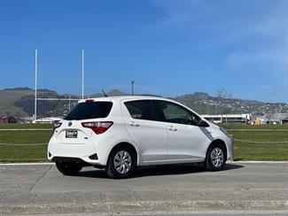 2018 Toyota Vitz - Thumbnail
