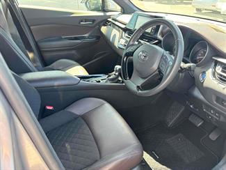 2017 Toyota C-HR - Thumbnail