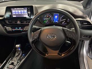 2017 Toyota C-HR - Thumbnail