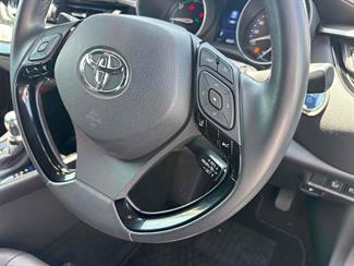 2017 Toyota C-HR - Thumbnail