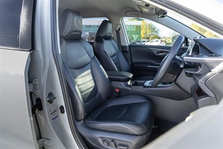 2020 Toyota RAV4 - Thumbnail