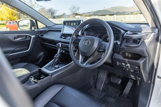2020 Toyota RAV4 - Thumbnail