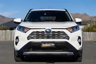 2020 Toyota RAV4 - Thumbnail