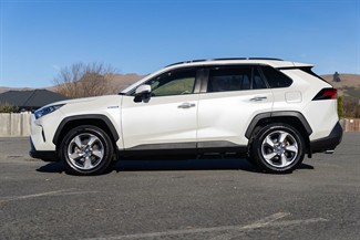 2020 Toyota RAV4 - Thumbnail