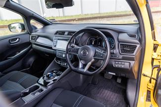 2018 Nissan LEAF - Thumbnail