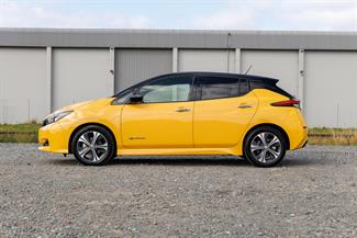 2018 Nissan LEAF - Thumbnail