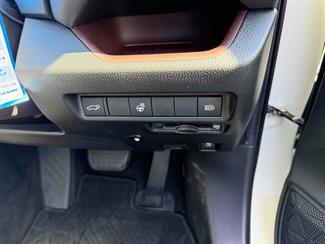 2019 Toyota RAV4 - Thumbnail