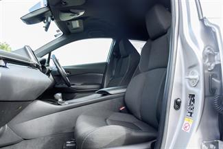 2017 Toyota C-HR - Thumbnail