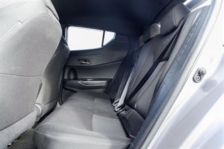 2017 Toyota C-HR - Thumbnail