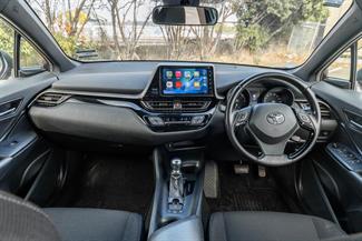 2017 Toyota C-HR - Thumbnail