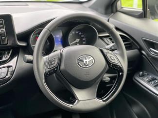 2018 Toyota C-HR - Thumbnail