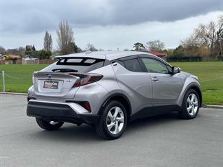 2018 Toyota C-HR - Thumbnail