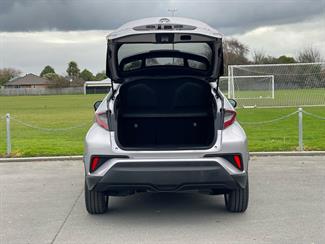 2018 Toyota C-HR - Thumbnail