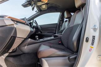 2017 Toyota C-HR - Thumbnail