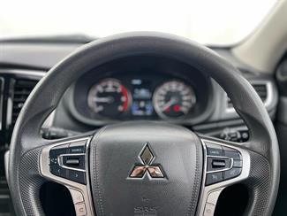 2022 Mitsubishi Triton - Thumbnail