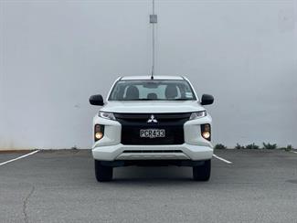 2022 Mitsubishi Triton - Thumbnail