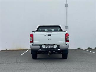 2022 Mitsubishi Triton - Thumbnail