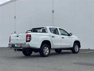 2022 Mitsubishi Triton - Thumbnail