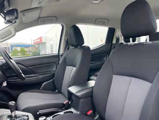 2022 Mitsubishi Triton - Thumbnail