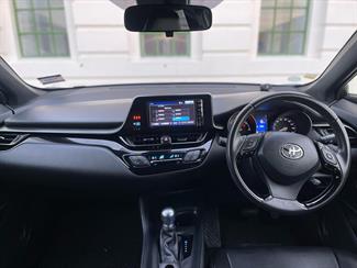 2017 Toyota C-HR - Thumbnail