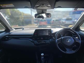 2018 Toyota C-HR - Thumbnail