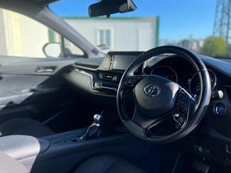 2018 Toyota C-HR - Thumbnail