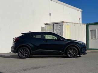 2018 Toyota C-HR - Thumbnail