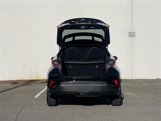 2018 Toyota C-HR - Thumbnail