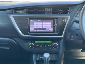2013 Toyota Auris - Thumbnail