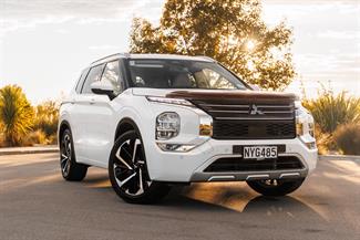 2021 Mitsubishi Outlander - Thumbnail